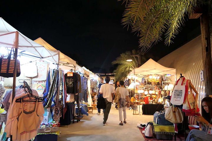 The Camp Vintage Flea Market．曼谷恰圖恰夜市