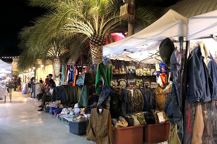 The Camp Vintage Flea Market．曼谷恰圖恰夜市
