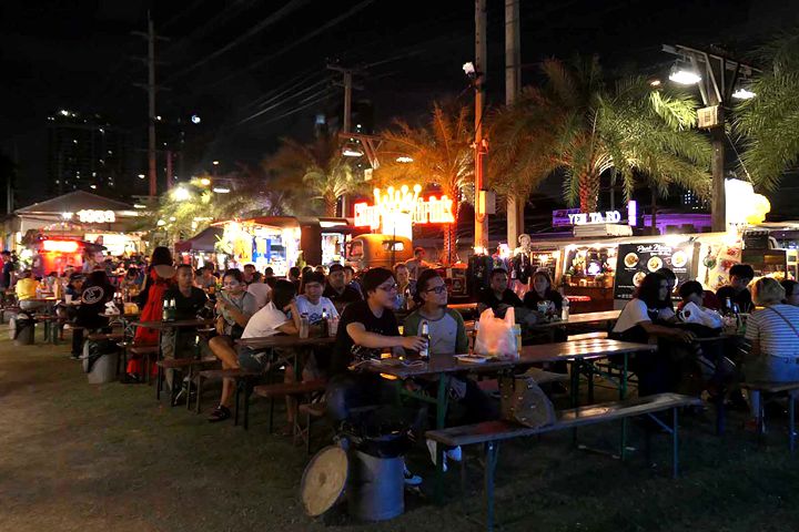 The Camp Vintage Flea Market．曼谷恰圖恰夜市