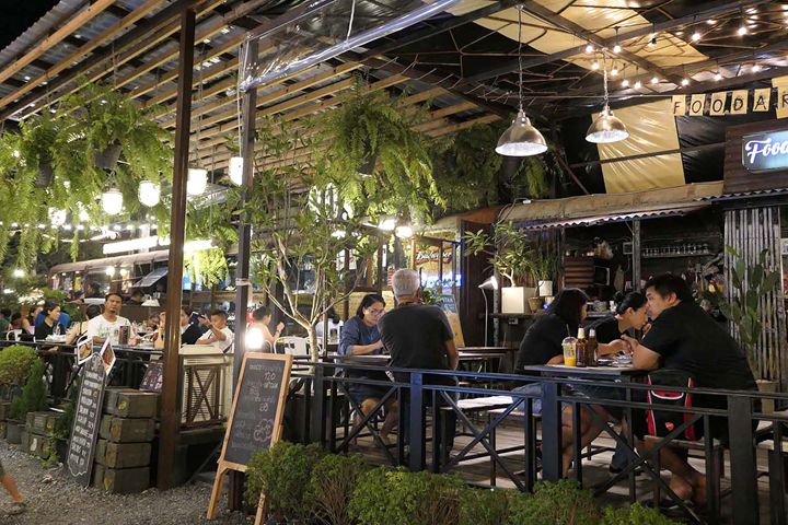The Camp Vintage Flea Market．曼谷恰圖恰夜市