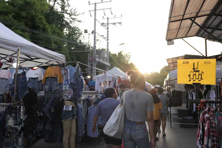 The Camp Vintage Flea Market．曼谷恰圖恰夜市